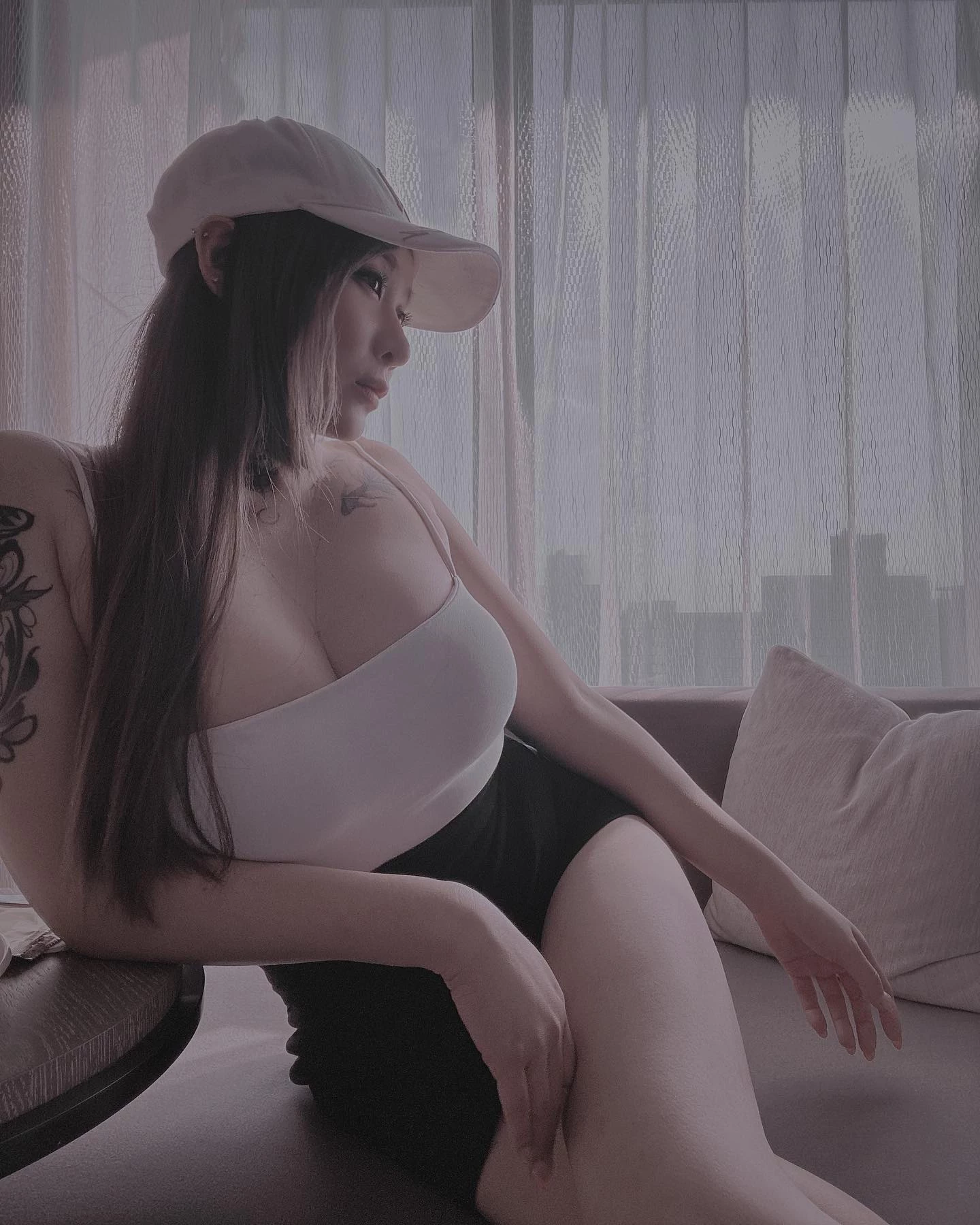 美胸正妹“飞小橘”曲线性感的不可思议 这尺寸太不科学展现“圆润翘臀”好凶狠
