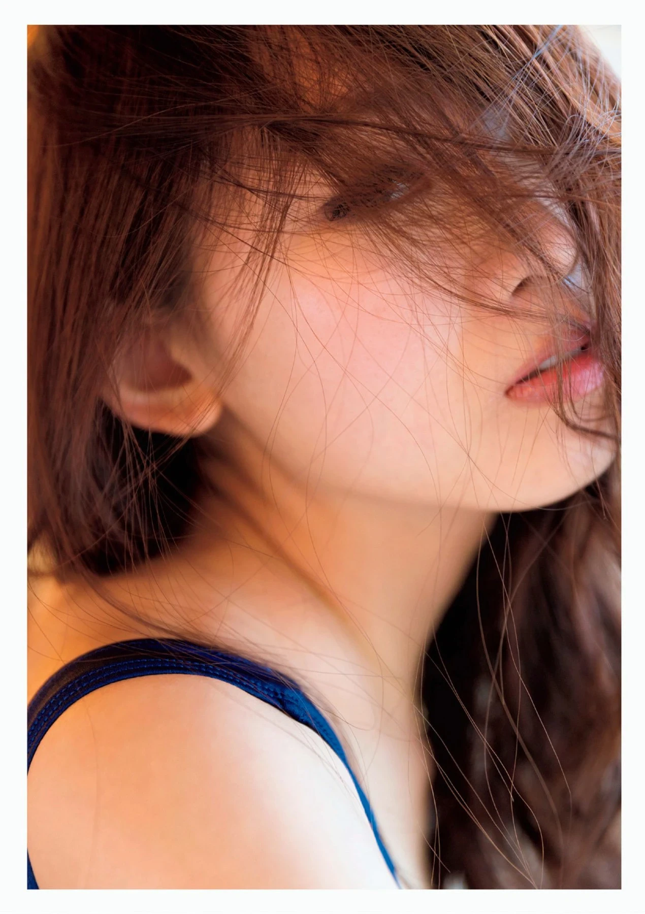 [早瀬あや] 白皙美腿曲线一览无遗 看了惊艳 [25P]